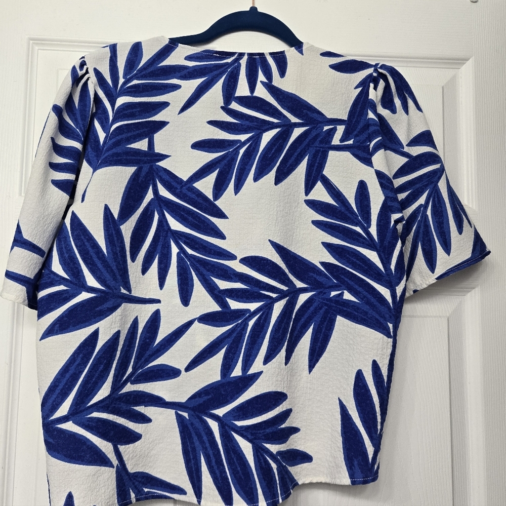 Blue Leaf Pattern Blouse, Tie Front - Picture 4 of 4
